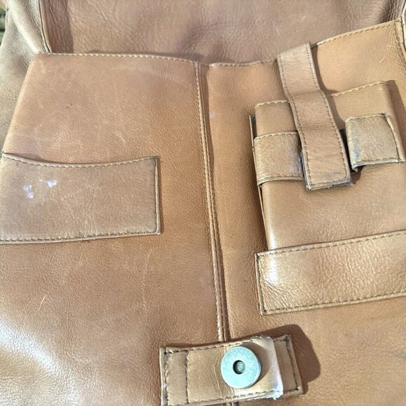 Le Donne Leather Vertical Flap Over Backpack/Shoulder/Crossbody Bag, Tan - Picture 11 of 15